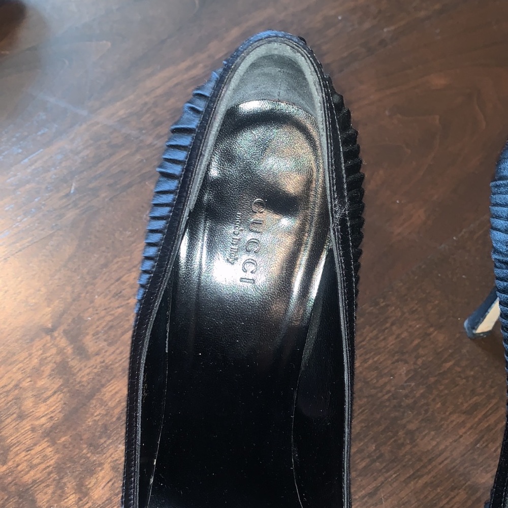 Authentic Gucci Pumps - Picture 3 of 5